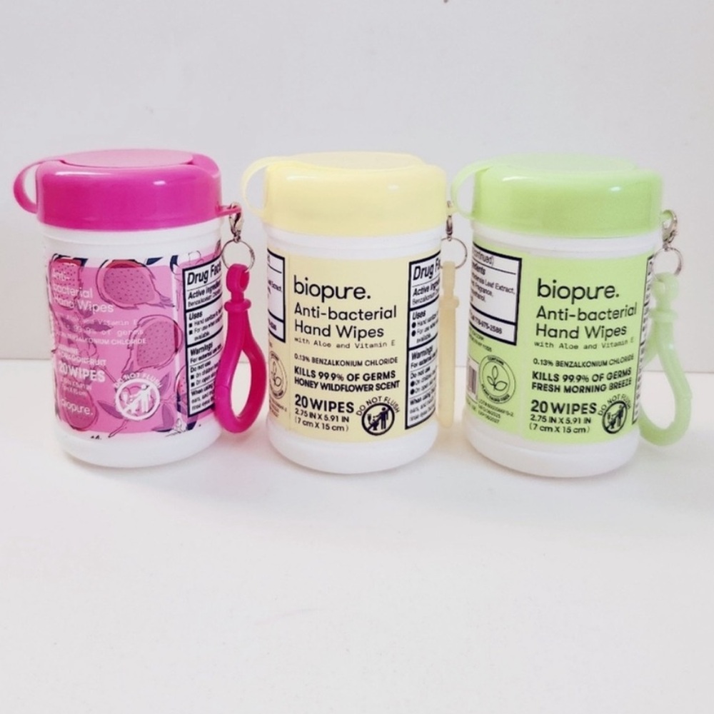 Biopure Anti-bacterial Hand Wipes Set of 3 Clip On Container Keychain’s